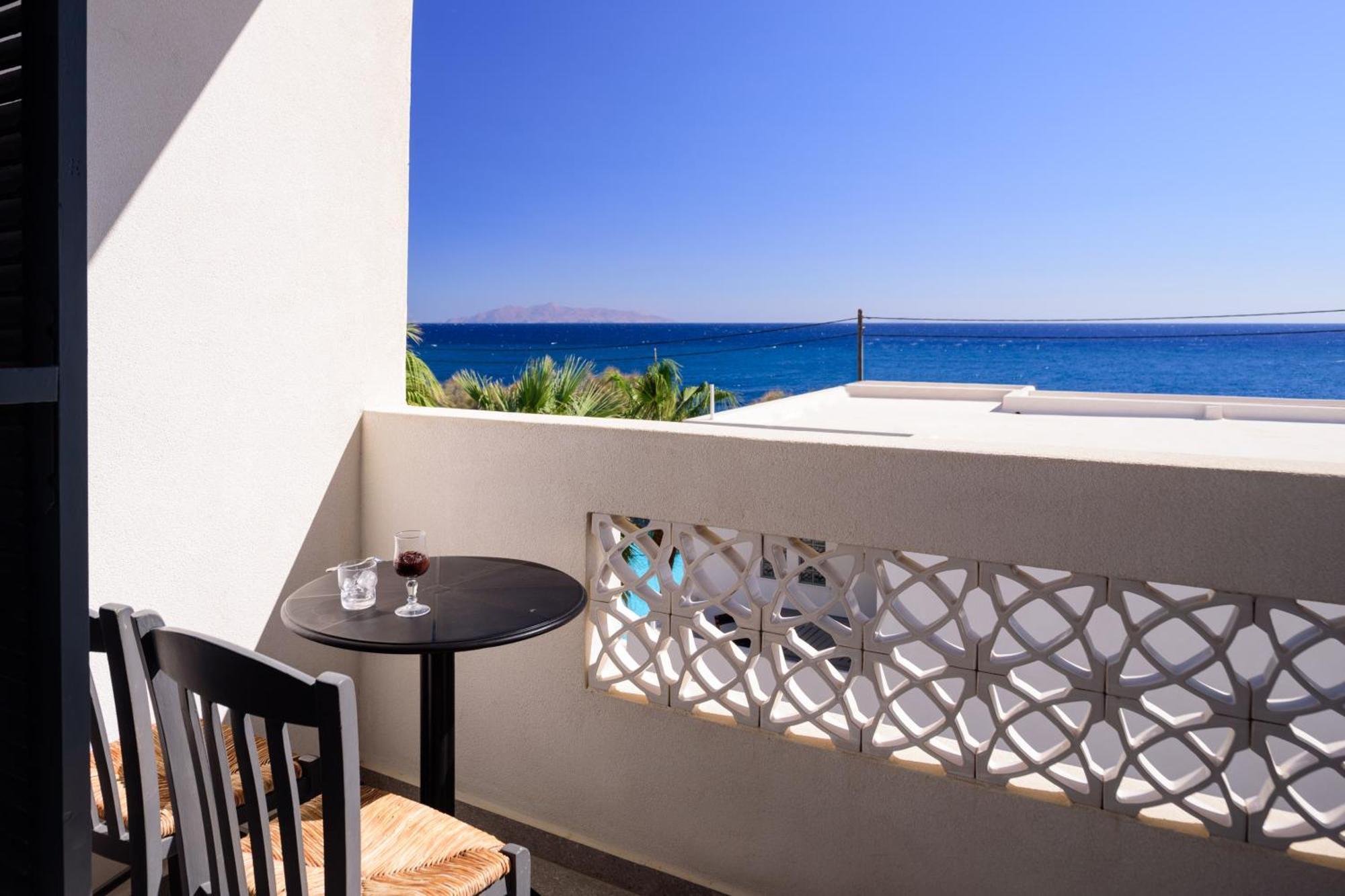 Afroditi Venus Beach Resort Kamári Buitenkant foto